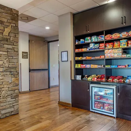 Comfort Inn & Suites Blue Ridge-3