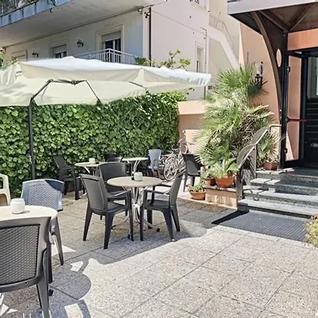 Hotel Iride Suite&Breakfast- ideale per famiglie e coppie-2