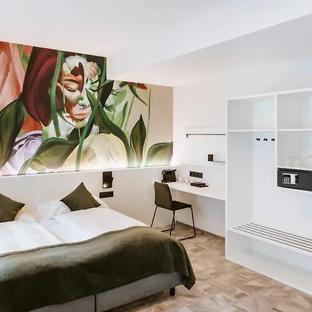 Art-Inn-3