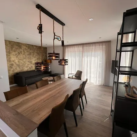 Luxe villa op Vakantiepark de Koorn-aar-3