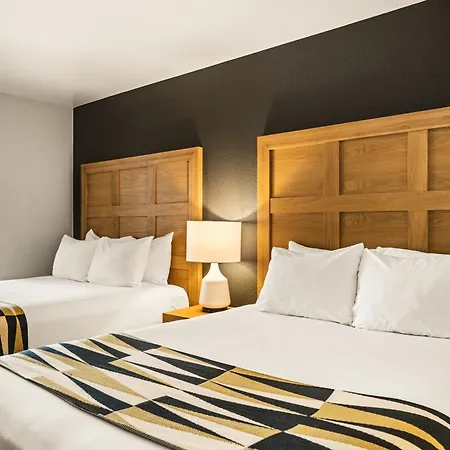 Oxford Suites Redding-3