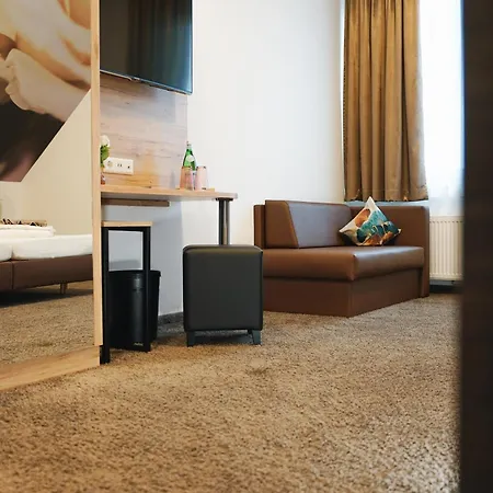 Outlet Hotel-3
