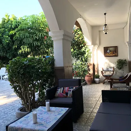 Las Americas Family Inn-3