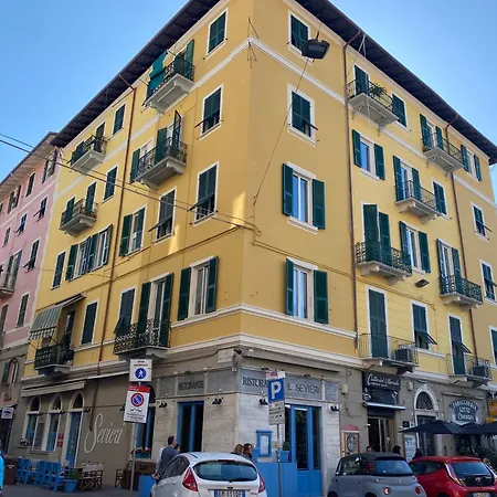 54 Rosselli Rooms-3
