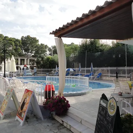 Tsolakis Studios & Apartments-3