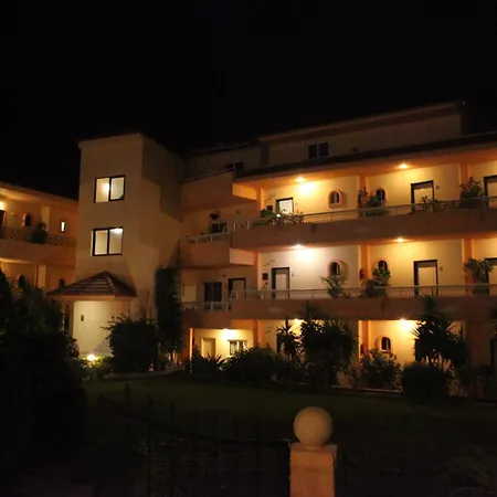 Lyristis Dinos Studios & Apartments-2