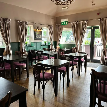 The Prince Albert Pub & Hotel With Onsite Free Parking 2 Minutes From Legoland-2