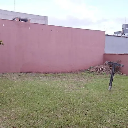 Quarto para quatro pessoas a duas quadras da praia - Balneário Saint Etienne - Matinhos-2