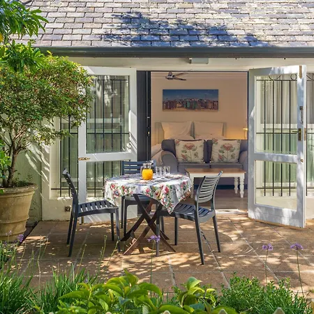 Hedge House Guest House-2