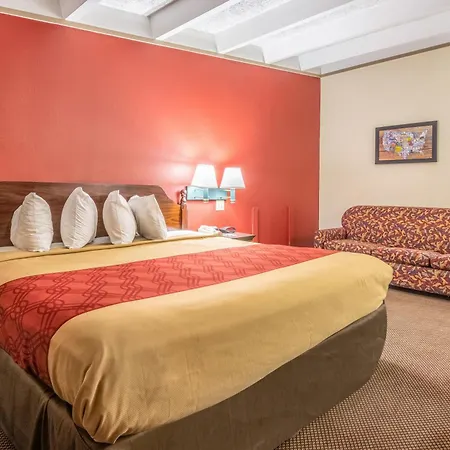 Perry Inn & Suites National Fairground I 75-2