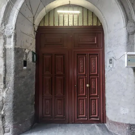 Vico Croce 1-3