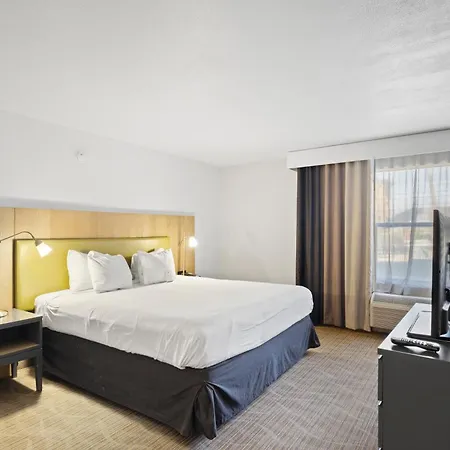 Greentree Inn & Suites Phoenix Sky Harbor-3
