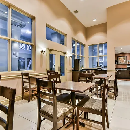 Comfort Inn & Suites Ambassador Bridge-2