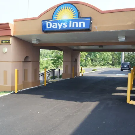 Days Inn By Wyndham Durham/Near Duke University-2