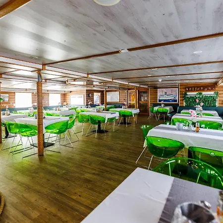 Botel Marina-2