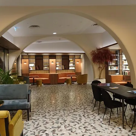 Aquabella Hotel & Spa-3