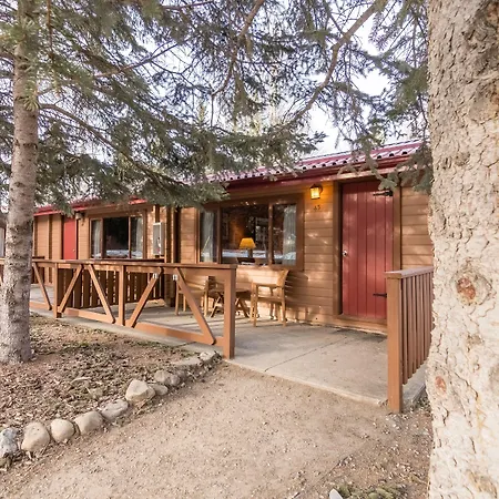 Miette Mountain Cabins-3