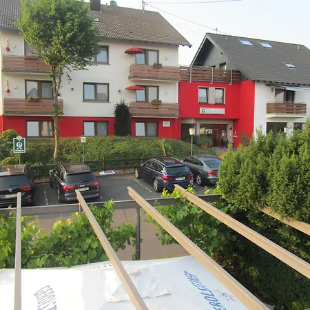 Hotel Zur Burg Nuerburg-Ring-2