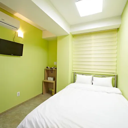 Rainbow Hotel Myeongdong-3