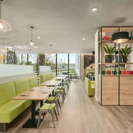 Super 8 By Wyndham Munich City North-3