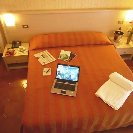 Hotel Montecarlo-2