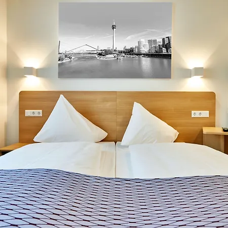 McDreams Hotel Düsseldorf-City-3