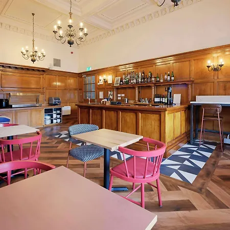 Travelodge Edinburgh Haymarket-2