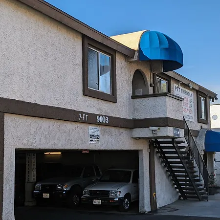 Crown Inn & Suites-3