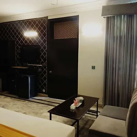 Hotel Royal Grand-3
