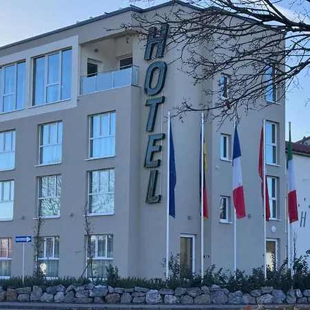 Highway Hotel-2