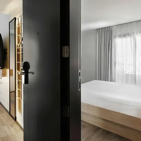 Moxy Barcelona-3
