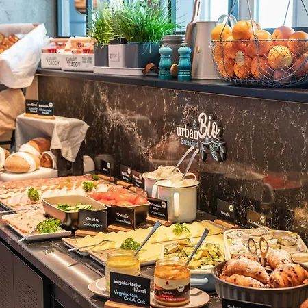 Motel One Berlin-Upper West-3