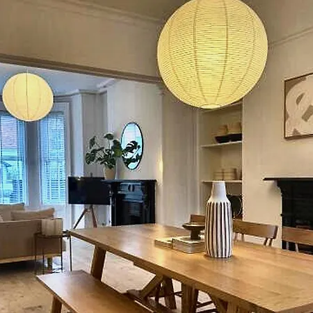 Spacious Victorian Group Retreat | Gated Parking-2