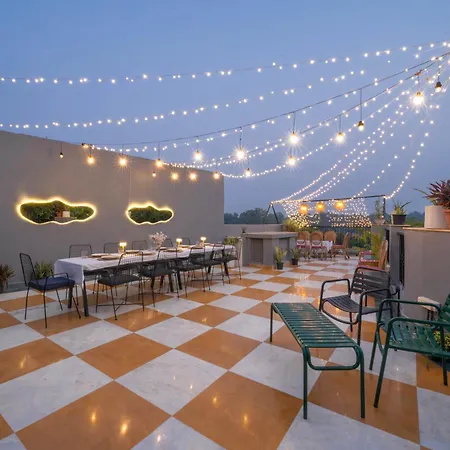 LetsBunk Poshtel&Suites-3