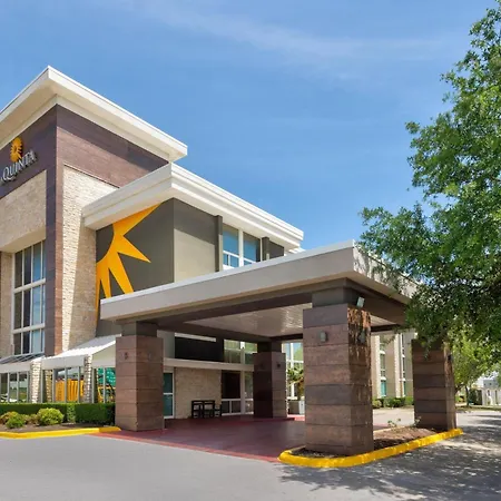La Quinta By Wyndham Dallas I-35 Walnut Hill Ln-3