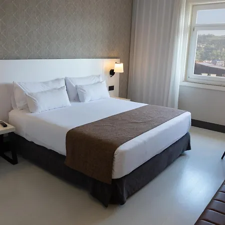 Hotel Ilunion Bilbao-3