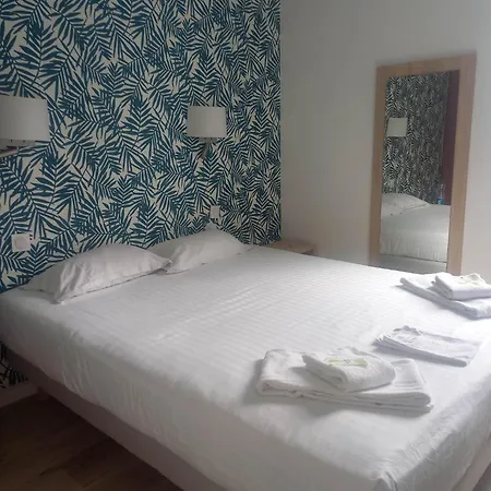 Hotel De La Mer-3
