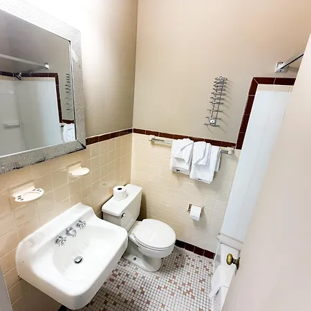 Majestic Hotel & Apartments-3