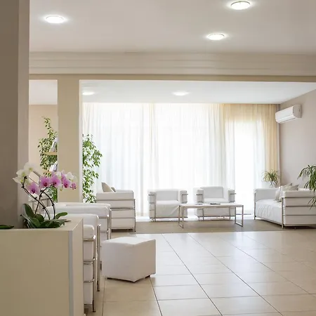 Hotel Holiday-2