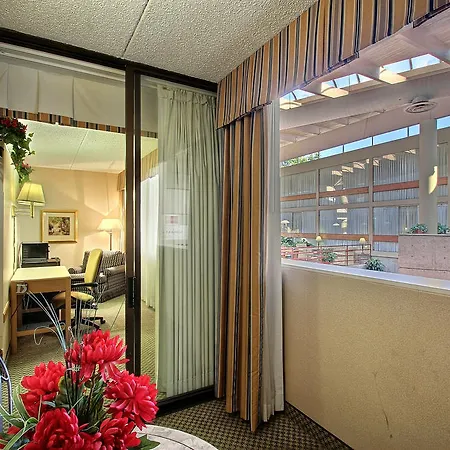 Hotel Muscatine-2
