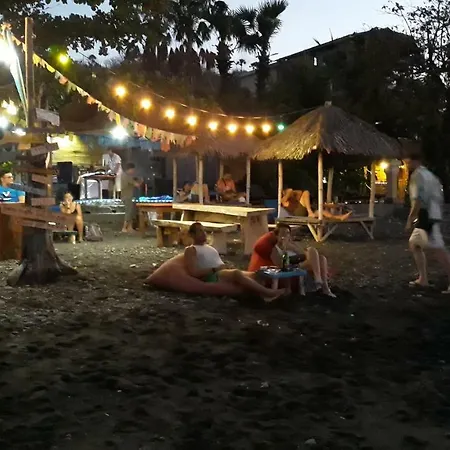 Barracuda Beach Hostel-3