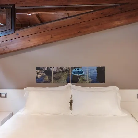 Il Casato Deluxe Rooms-3