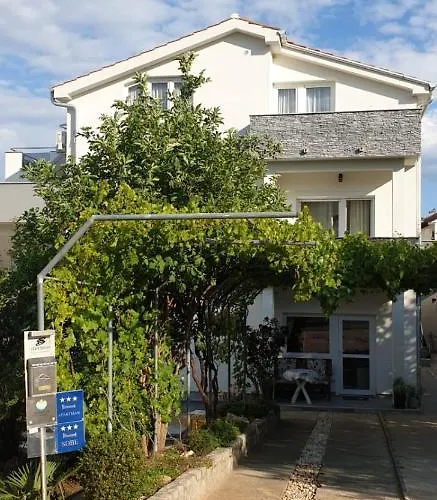 Apartments And Rooms Ivana