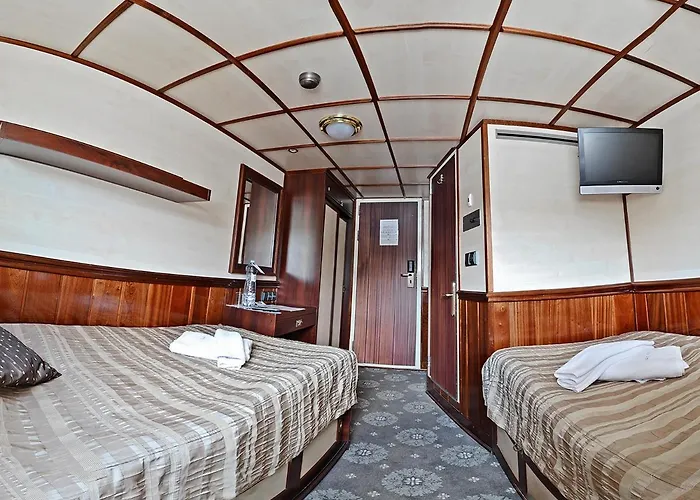 Florentina Boat