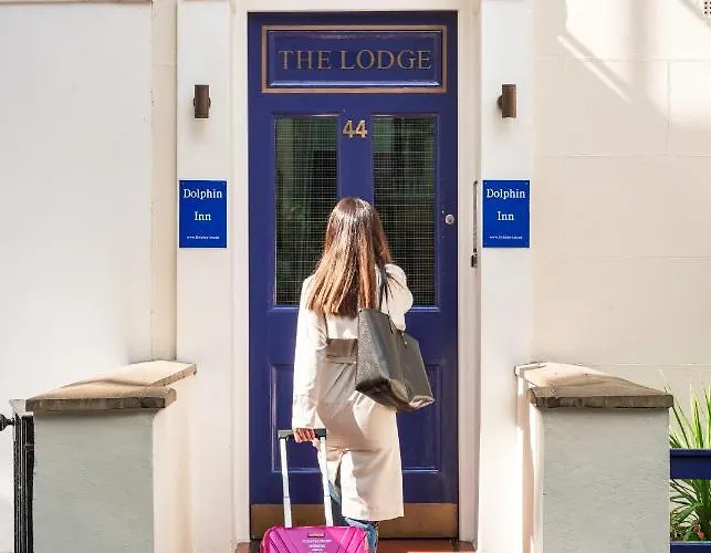 Dolphin Inn - The Lodge