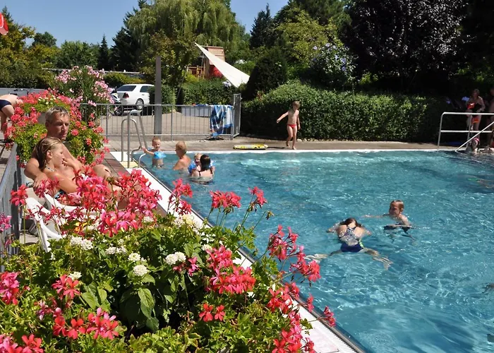 Ping Pong Hotel: Lug ins Land Restaurant&Ferienwohnungen
