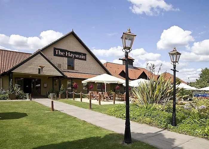 Hotel near College: Premier Inn Premier Inn Basildon South