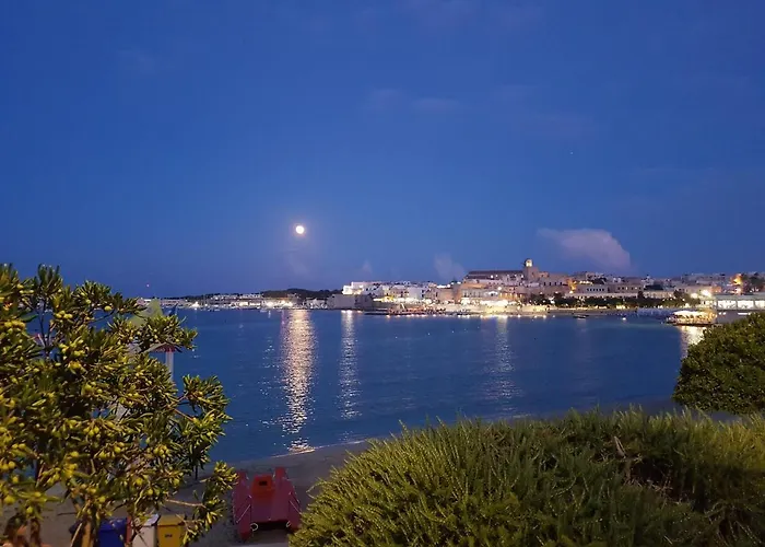 Torre dell'Orso centro - villino vista mare con ampio giardino