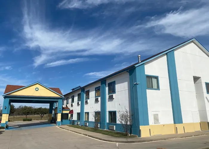 Motel: Tropicana Inn And Suites