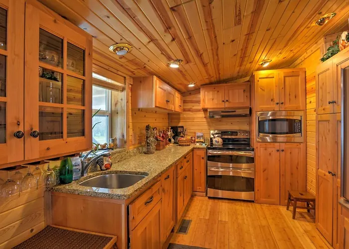 Bartlesville Cabin W/ Pool, Hot Tub & Trampoline!